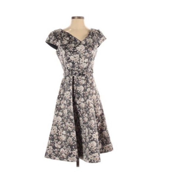 Gal Meets Glam Dresses & Skirts - NWT Gal Meets Glam Floral Belted Dress Size 2